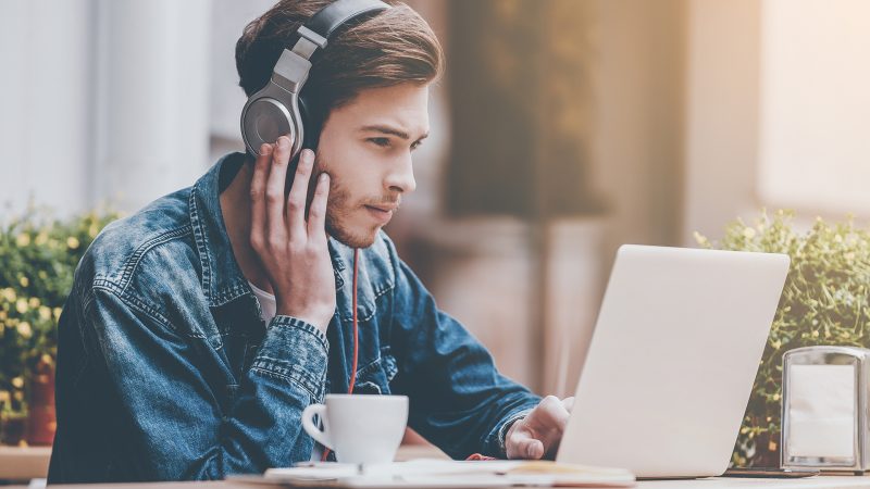 10 bí quyết chinh phục bài nghe IELTS