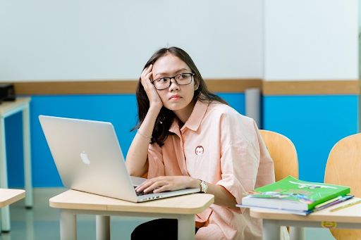 Thách Thức Khi Học Tiếng Anh Qua Mạng