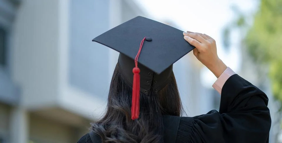Các kỳ xét học bổng và IELTS cần nộp trước bao lâu?